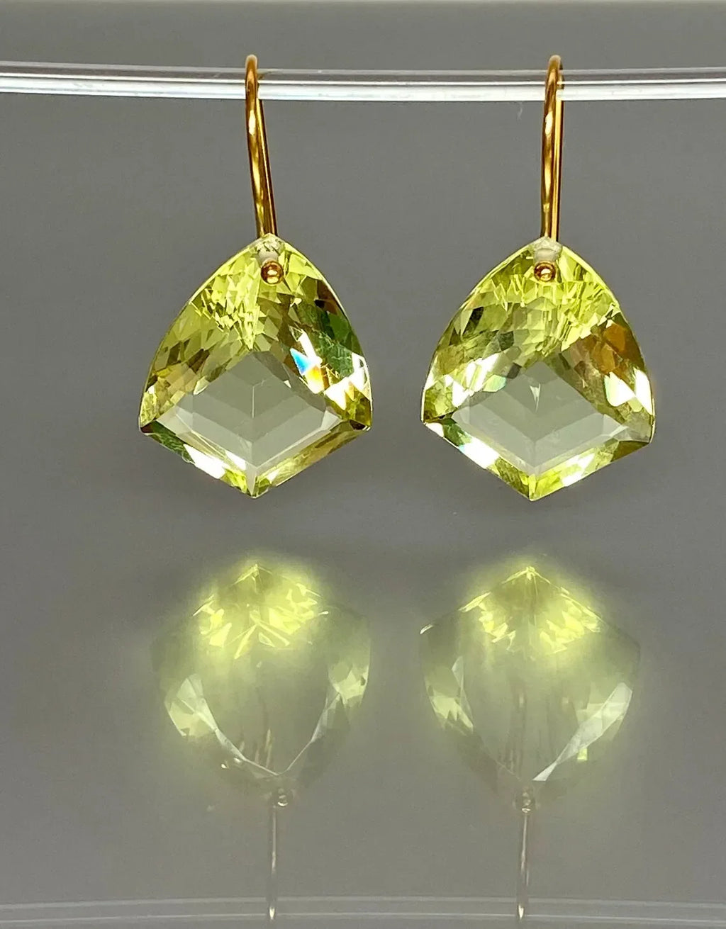 Classic Gold Earring with Timeless Appeal