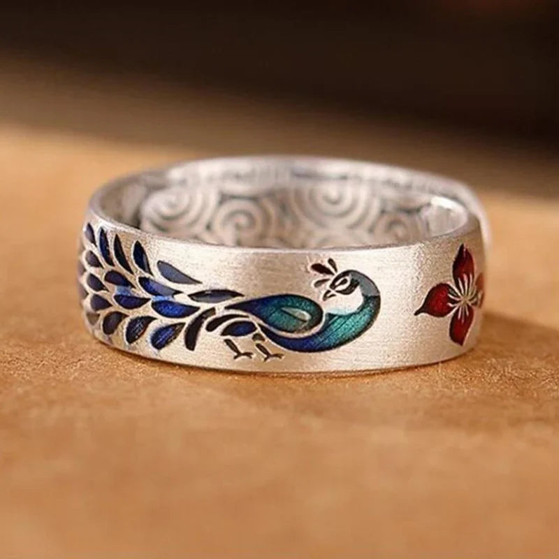 Classic Silver Ring with Timeless Appeal