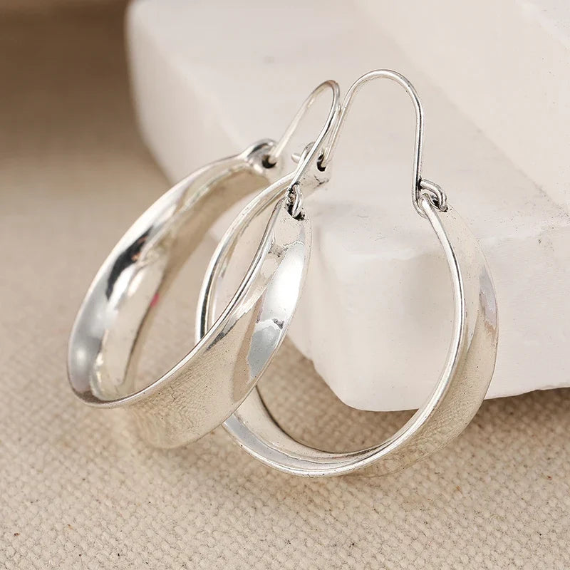 Romantic Silver Earring for Special Moments