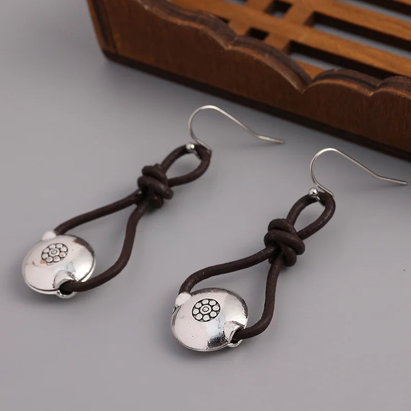 Charming Silver Earring for Any Occasion