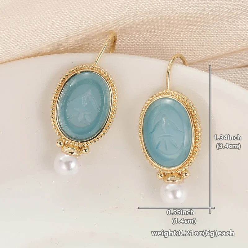 Charming Gold Earring for Any Occasion