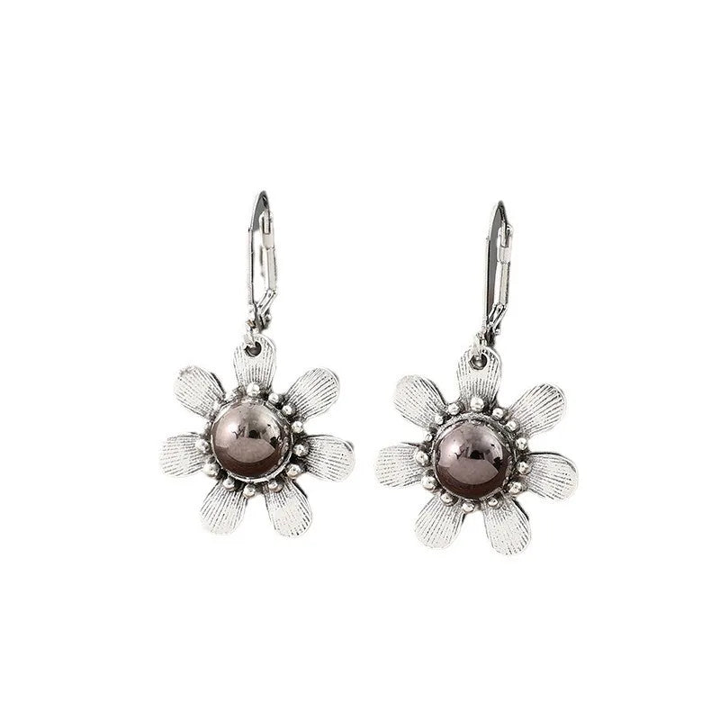 Charming Silver Earring for Any Occasion