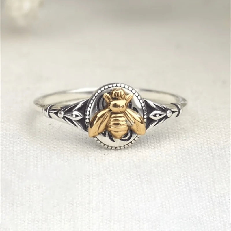 Classic Gold Ring with Timeless Appeal