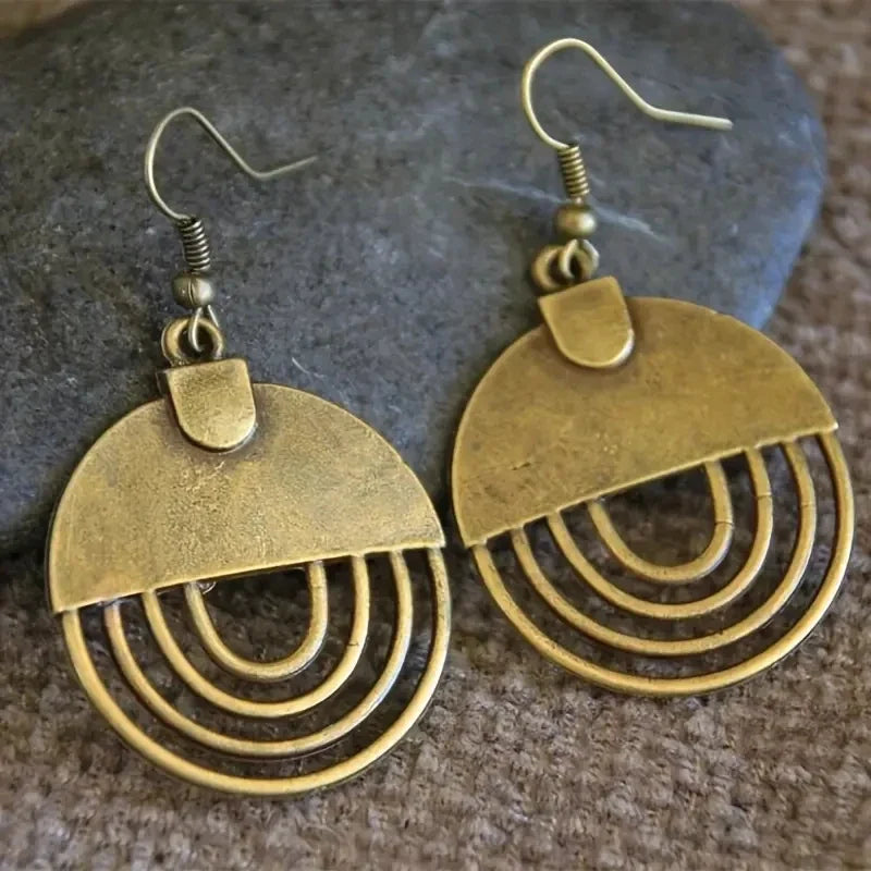 Classic Gold Earring with Timeless Appeal