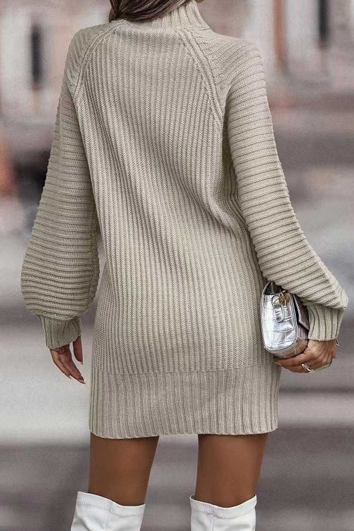 JO | Modern and versatile sweater
