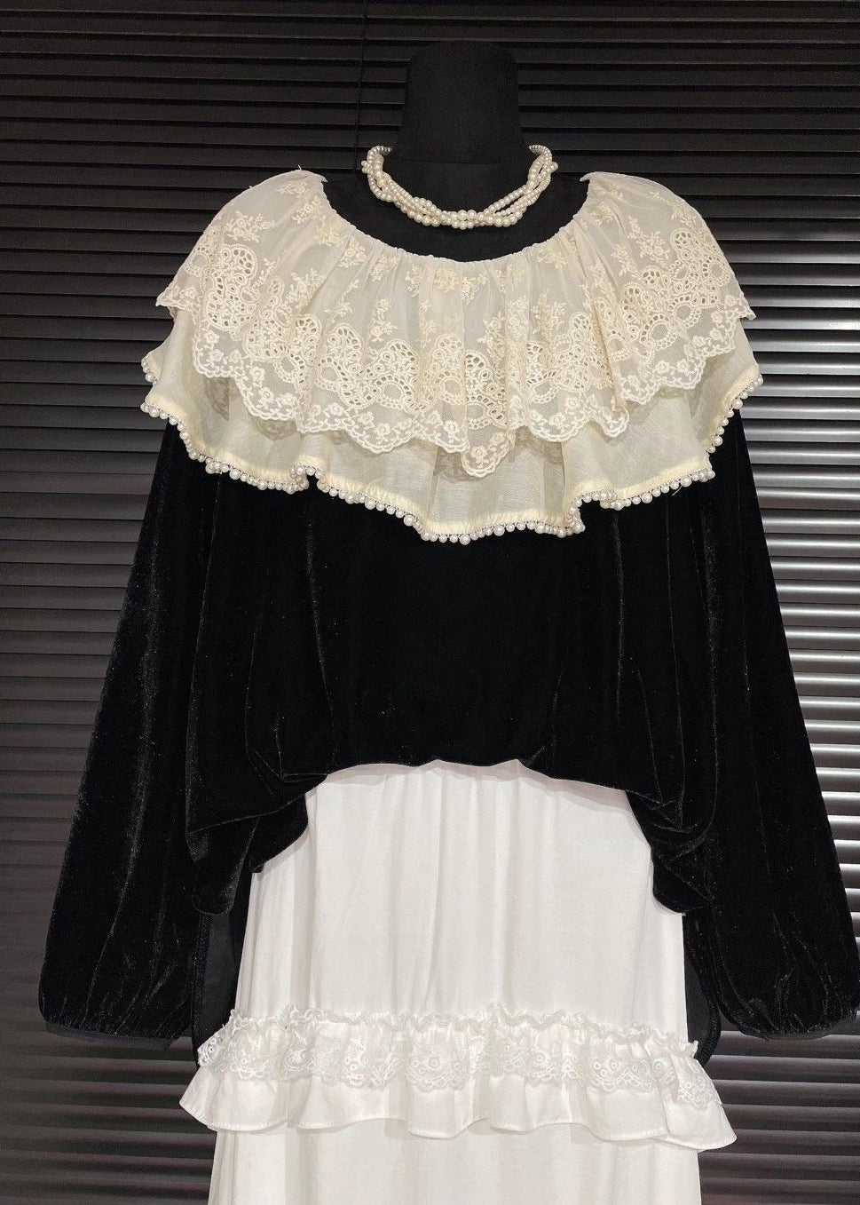 Fine Black Peter Pan Collar Patchwork Lace Silk Velour Shirt Fall
