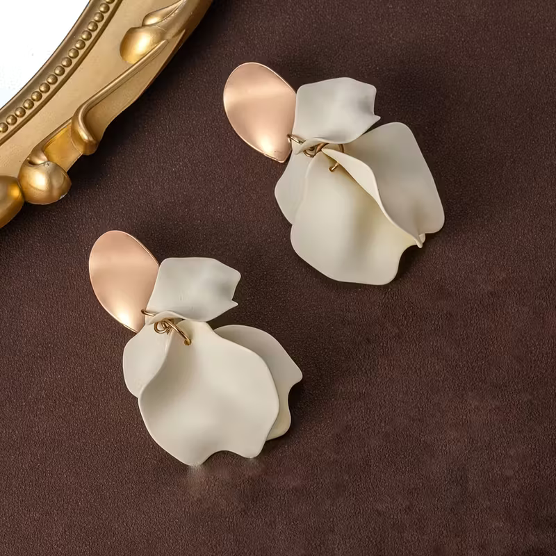 Charming Earring for Any Occasion