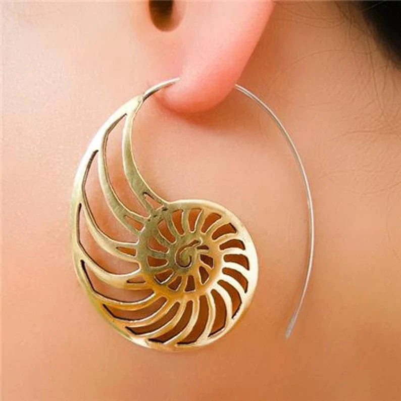 Beautiful Gold Earring with Unique Style