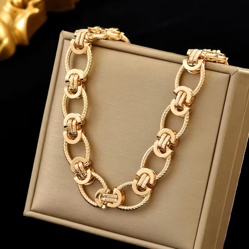 Classic Gold Necklace with Timeless Appeal