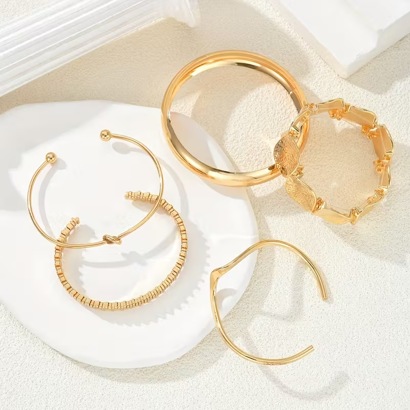 Beautiful Gold Set with Unique Style