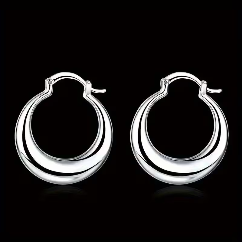 Romantic Silver Earring for Special Moments