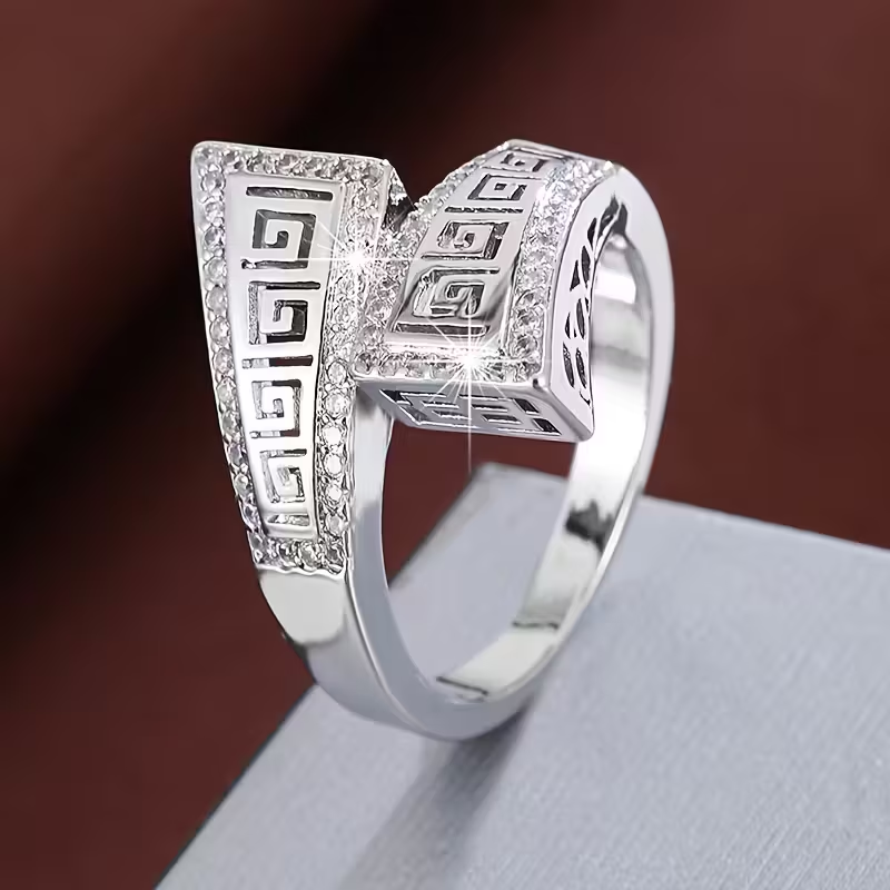 Classic Gold Ring with Timeless Appeal