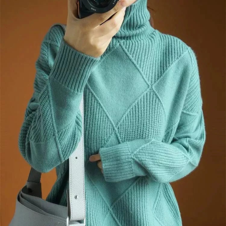 JO | Stylish turtleneck sweater