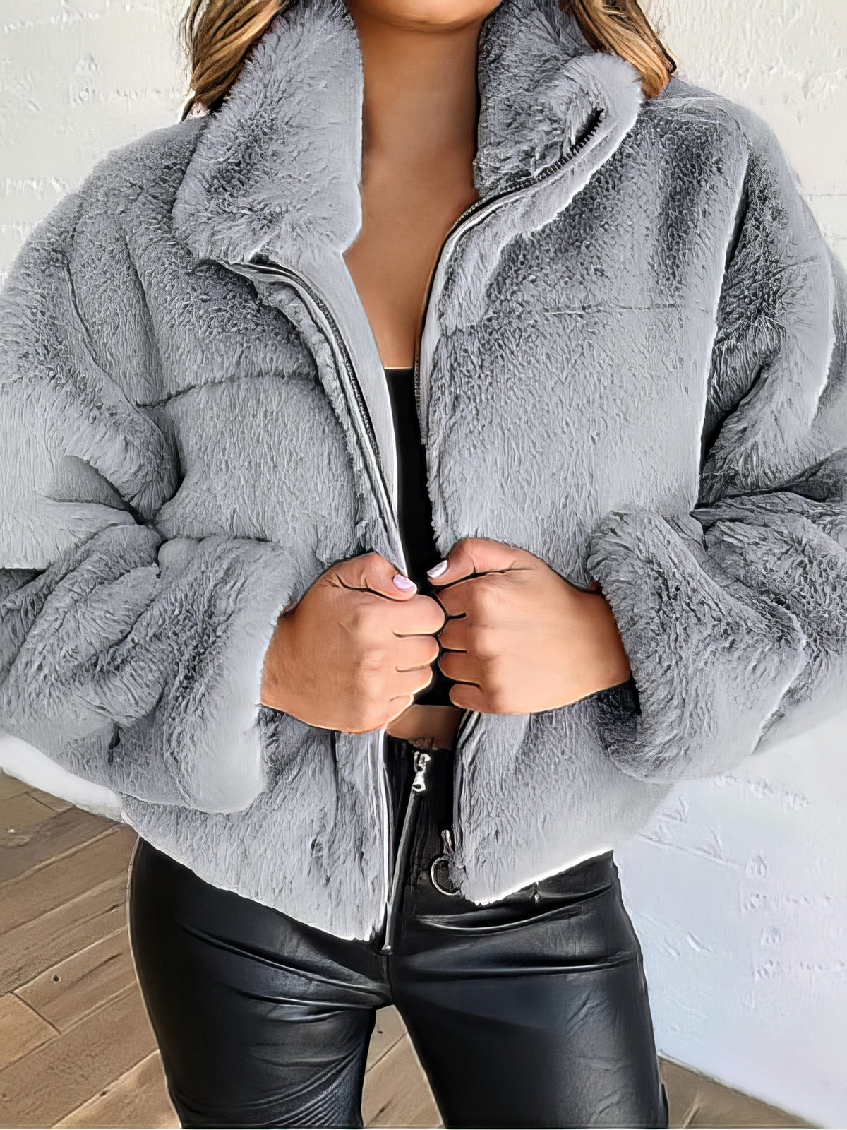 JO | Minimalist and insulated coat
