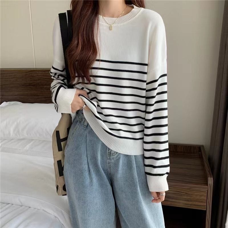 JO | Solid round neck sweater