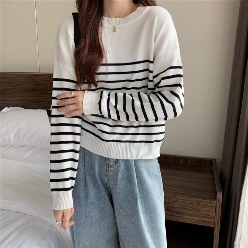 JO | Solid round neck sweater